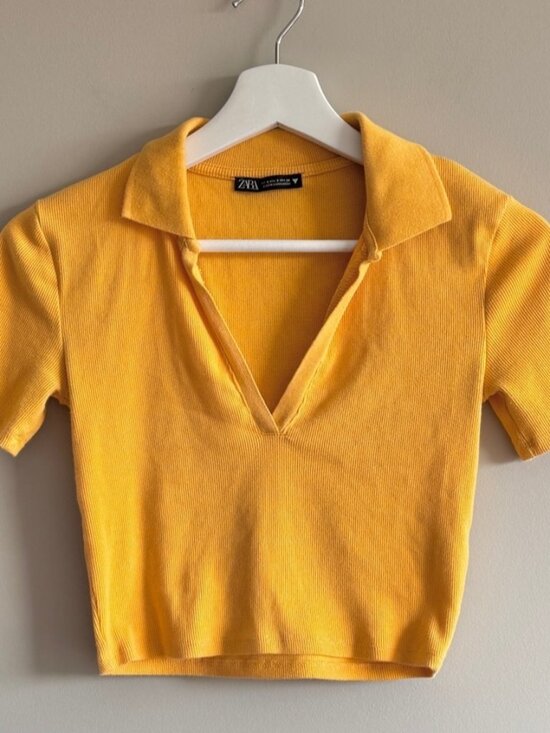 Tops - Neck Cropped Polo in Yellow💛